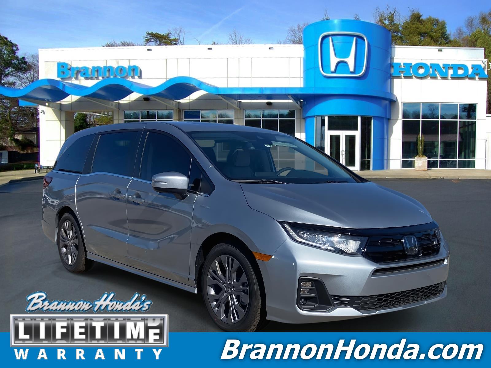 New 2025 Honda Odyssey TOURING AUTO Mini-van, Passenger in