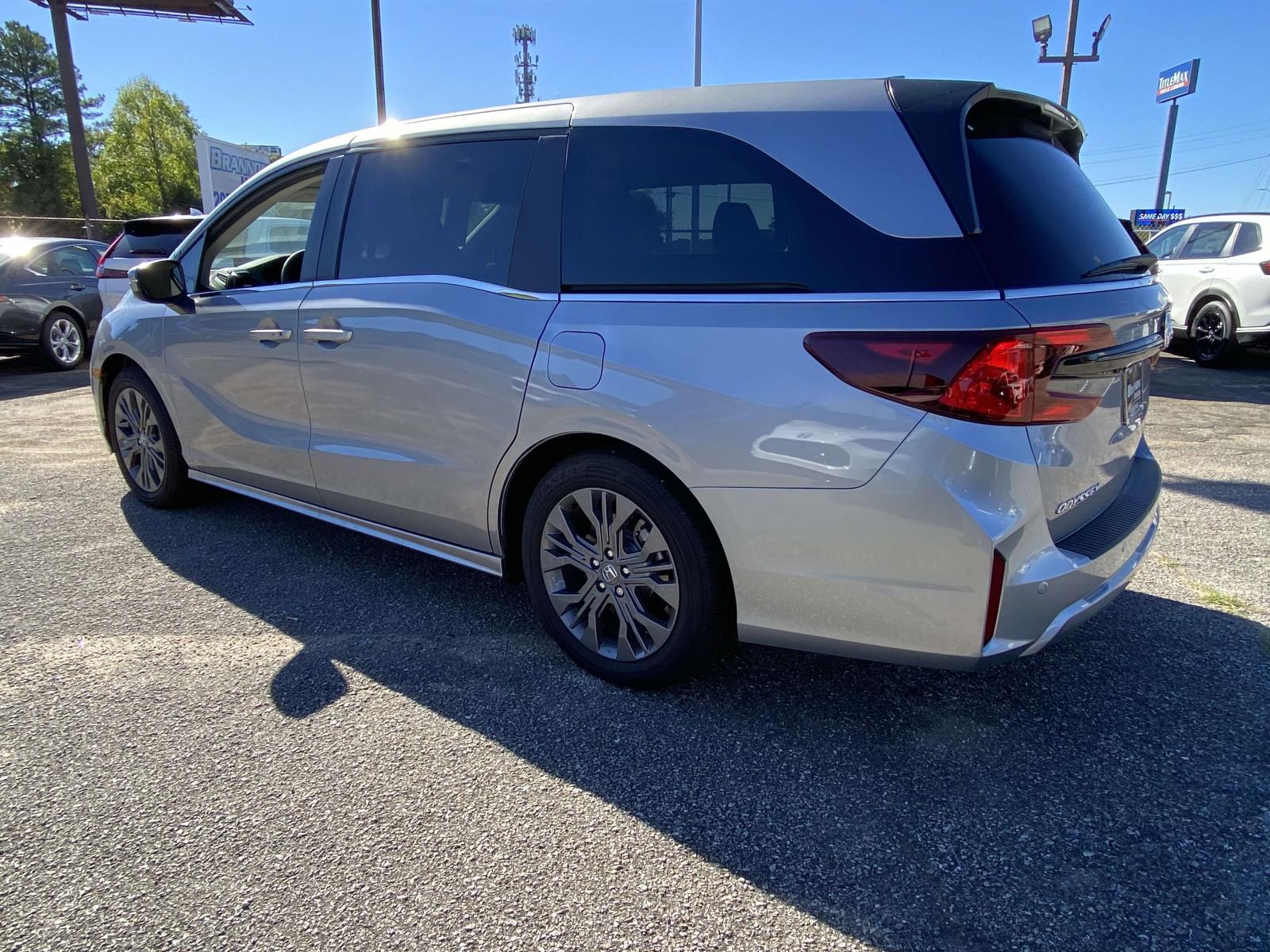 New 2025 Honda Odyssey TOURING AUTO Mini-van, Passenger in